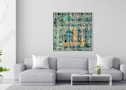 Gefangen und erschöpft im verwitterten Holz